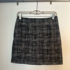H&M pencil skirt. Size 6. Great condition.